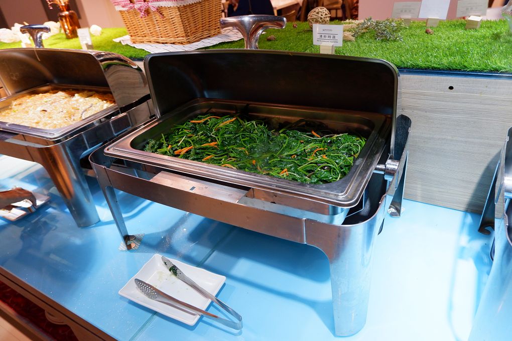 【花蓮住宿推薦】鮪魚家族飯店 花蓮館 特有的自然氛圍  在一樓的海洋造景中  就能立馬感受到大自然的呼喚！ @貝大小姐的多元心宇宙