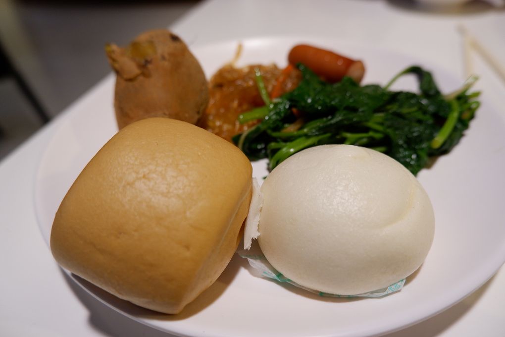 【花蓮住宿推薦】鮪魚家族飯店 花蓮館 特有的自然氛圍  在一樓的海洋造景中  就能立馬感受到大自然的呼喚！ @貝大小姐的多元心宇宙