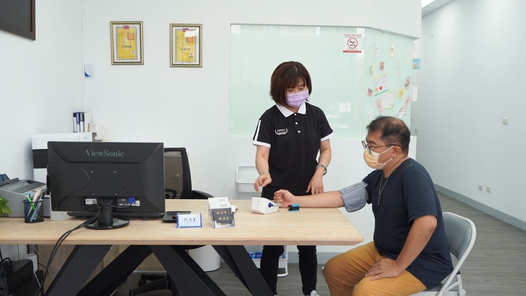 【健康觀念】双通皇中西醫聯合診所 平時減少身體過量的毒素負荷，適時排毒讓自己身體達到双通的輕盈！ @貝大小姐的多元心宇宙