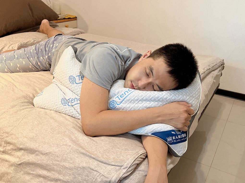 【獨立筒枕推薦】愛菲斯居家美學 ELVIS愛菲斯極致睡眠 天絲石墨烯獨立筒枕的50顆袋裝獨立筒，可以完全貼合你的肩頸，讓肩頸得到適度的支撐，起床後不會有越睡越累的肩頸痠痛，選對枕頭更讓你不必再忍受落枕之苦！ @貝大小姐的多元心宇宙