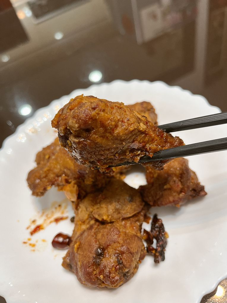 【網購美食推薦】滷台味：椒麻滷味數十種辛辣食材搭配特色椒麻醬大火快炒,超入味的口感讓人一口接一口停不下來! @貝大小姐的多元心宇宙