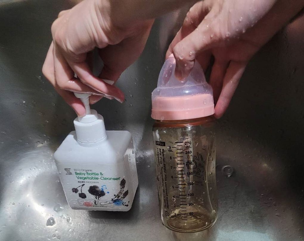 【好物推薦】Babysassi誰是寶貝 蔬果奶瓶清潔液  安全健康的生活、絢爛至極的幸福，來自Babysassi誰是寶貝專業用心的全面呵護！ @貝大小姐的多元心宇宙