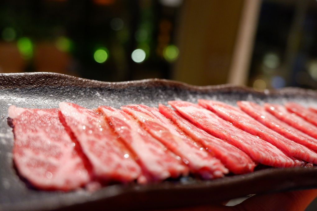 【新北 新店小碧潭燒肉小酒館推薦】米炭火燒肉 新店小碧潭店 日本A5和牛等級的肉品讓美好來自享受當下食材最美味的瞬間，讓感動來自吃到食材最原始的風味！ @貝大小姐的多元心宇宙