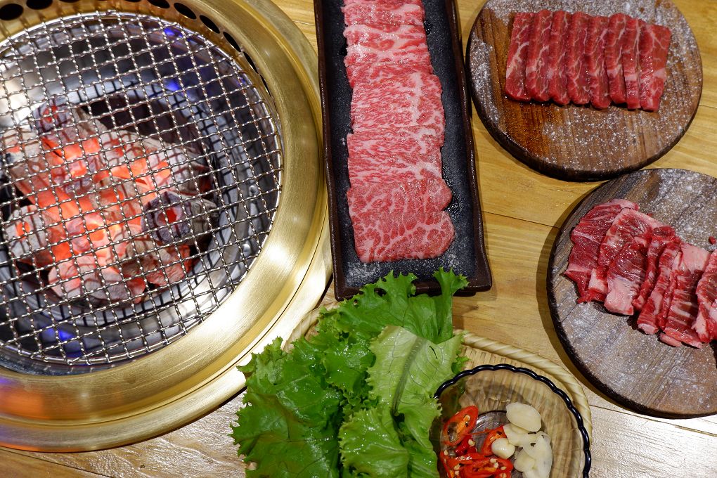 【新北 新店小碧潭燒肉小酒館推薦】米炭火燒肉 新店小碧潭店 日本A5和牛等級的肉品讓美好來自享受當下食材最美味的瞬間，讓感動來自吃到食材最原始的風味！ @貝大小姐的多元心宇宙
