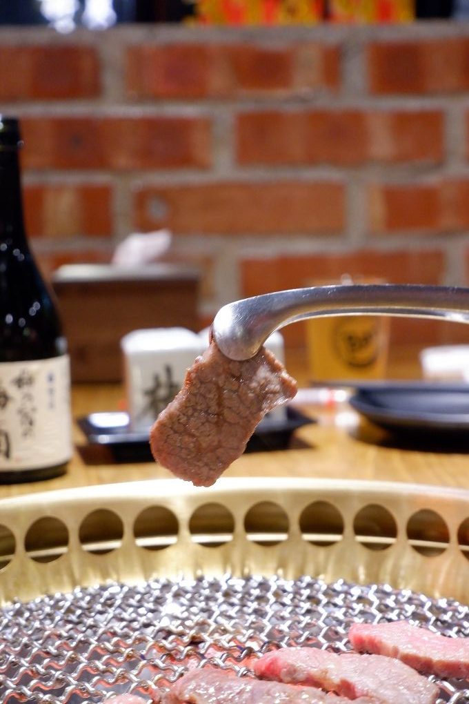 【新北 新店小碧潭燒肉小酒館推薦】米炭火燒肉 新店小碧潭店 日本A5和牛等級的肉品讓美好來自享受當下食材最美味的瞬間，讓感動來自吃到食材最原始的風味！ @貝大小姐的多元心宇宙