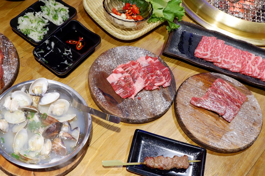 【新北 新店小碧潭燒肉小酒館推薦】米炭火燒肉 新店小碧潭店 日本A5和牛等級的肉品讓美好來自享受當下食材最美味的瞬間，讓感動來自吃到食材最原始的風味！ @貝大小姐的多元心宇宙