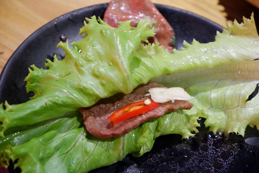【新北 新店小碧潭燒肉小酒館推薦】米炭火燒肉 新店小碧潭店 日本A5和牛等級的肉品讓美好來自享受當下食材最美味的瞬間，讓感動來自吃到食材最原始的風味！ @貝大小姐的多元心宇宙