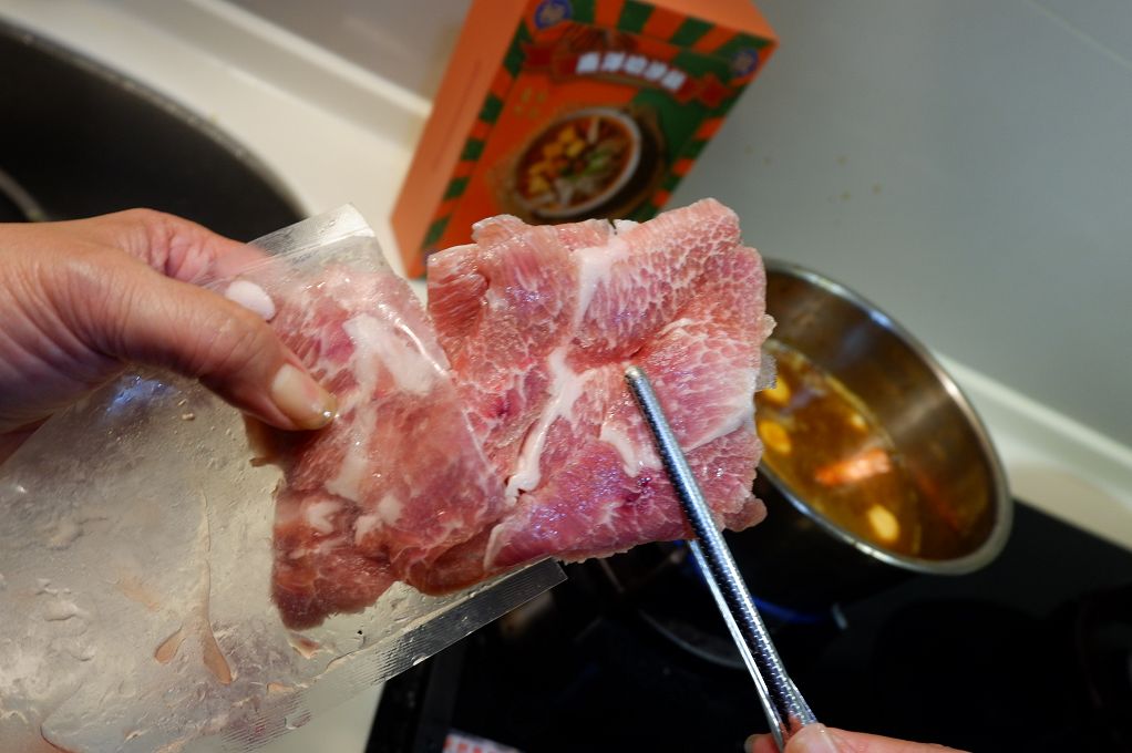 【網購鍋物料理】食下有約 麻辣鴨血臭豆腐鍋 X 南洋叻沙鍋 即使冰箱沒有其他配料，你都可以吃好吃滿！ @貝大小姐的多元心宇宙