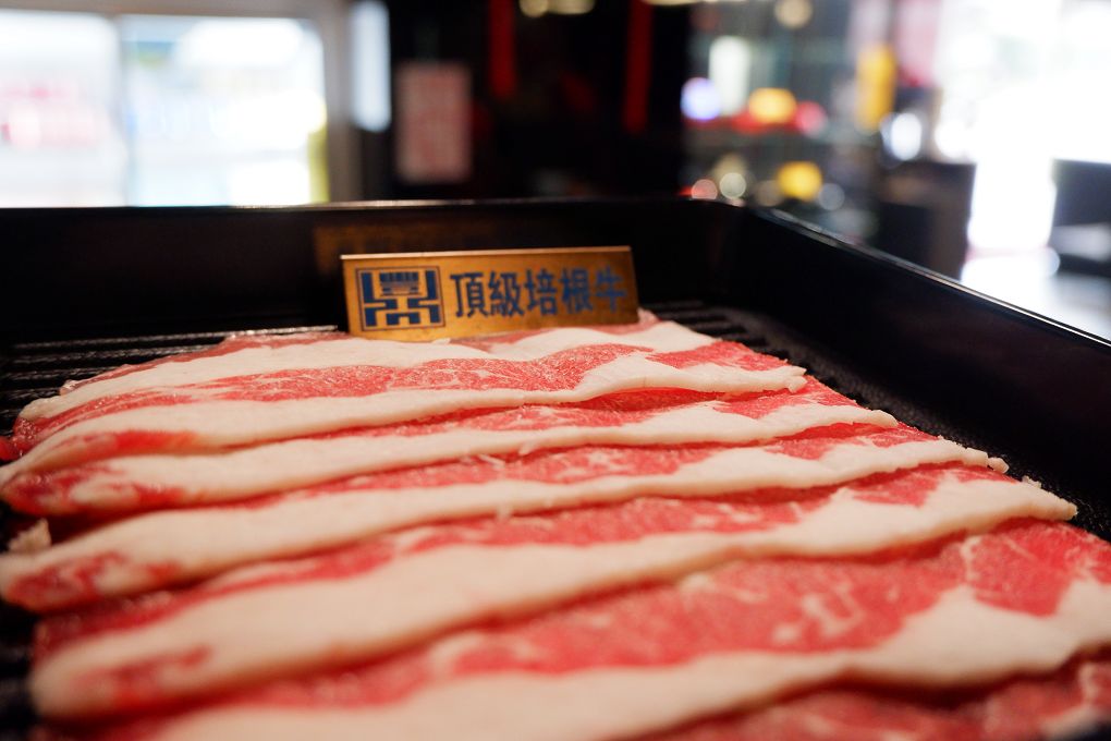 【台北 公館火烤兩吃吃到飽餐廳】鼎豐麻辣鴛鴦火鍋 最霸氣的火烤兩吃吸引了附近大專院校的師生之外，也同時也深得附近鄰居的熱愛！ @貝大小姐的多元心宇宙