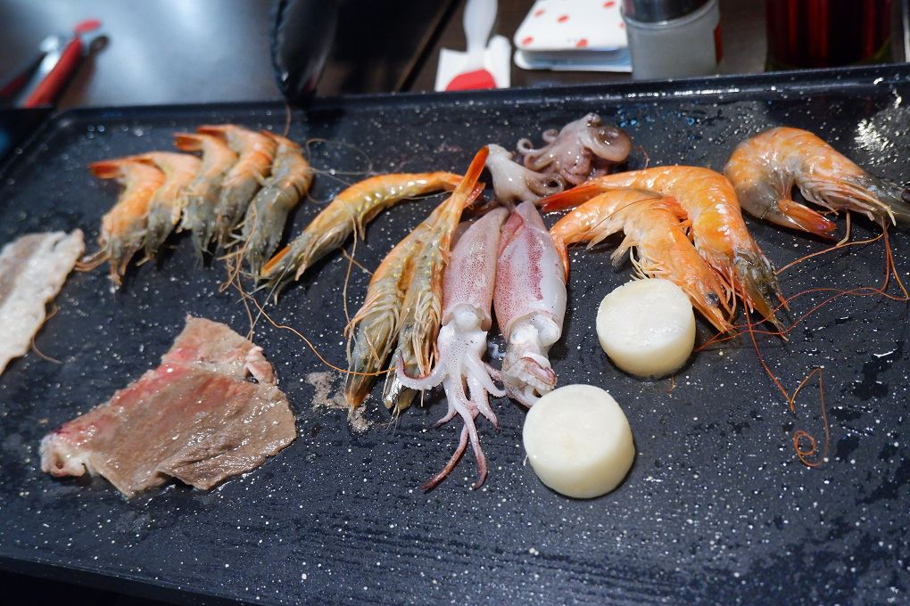 【台北 公館火烤兩吃吃到飽餐廳】鼎豐麻辣鴛鴦火鍋 最霸氣的火烤兩吃吸引了附近大專院校的師生之外，也同時也深得附近鄰居的熱愛！ @貝大小姐的多元心宇宙