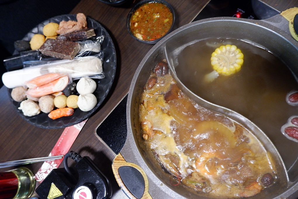 【台北 公館火烤兩吃吃到飽餐廳】鼎豐麻辣鴛鴦火鍋 最霸氣的火烤兩吃吸引了附近大專院校的師生之外，也同時也深得附近鄰居的熱愛！ @貝大小姐的多元心宇宙