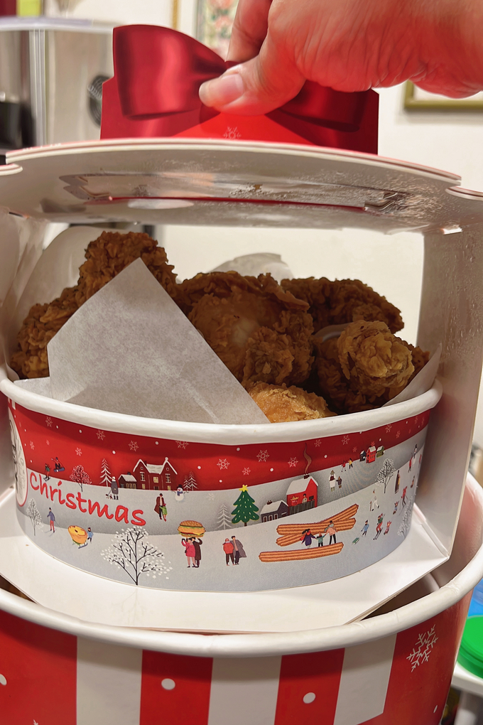 【聖誕節特餐】KFC肯德基聖誕驚喜巨大桶 @貝大小姐的多元心宇宙