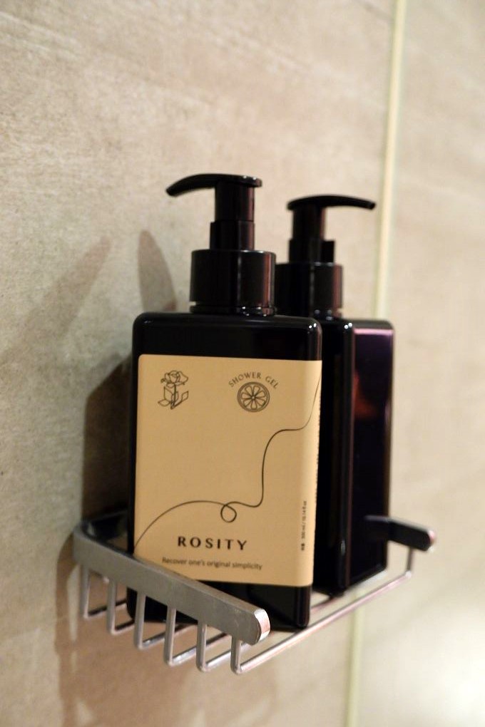 【網購沐浴露＆洗髮露推薦】Rosity精油沐浴露＆洗髮露 用甜橙的香氣加上無毒、純素、多重植萃開啟一天的好心情！ @貝大小姐的多元心宇宙