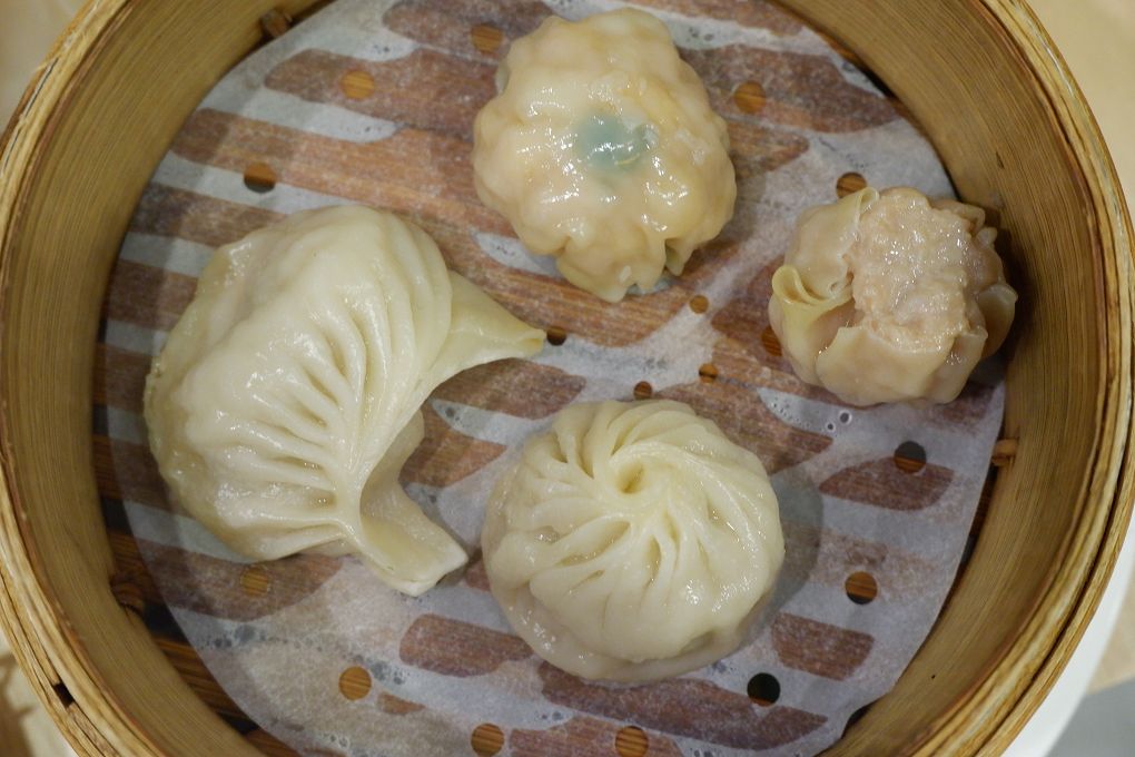【板橋美食】饗記麵舖  板橋總店 肚子餓的時候腦洞沒有最大只有更大，  餓了就來饗記麵舖補充滿滿的能量與幸福吧！ @貝大小姐的多元心宇宙