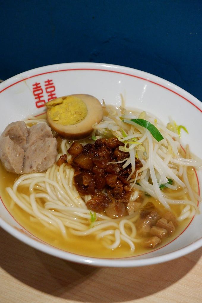 【板橋美食】饗記麵舖  板橋總店 肚子餓的時候腦洞沒有最大只有更大，  餓了就來饗記麵舖補充滿滿的能量與幸福吧！ @貝大小姐的多元心宇宙