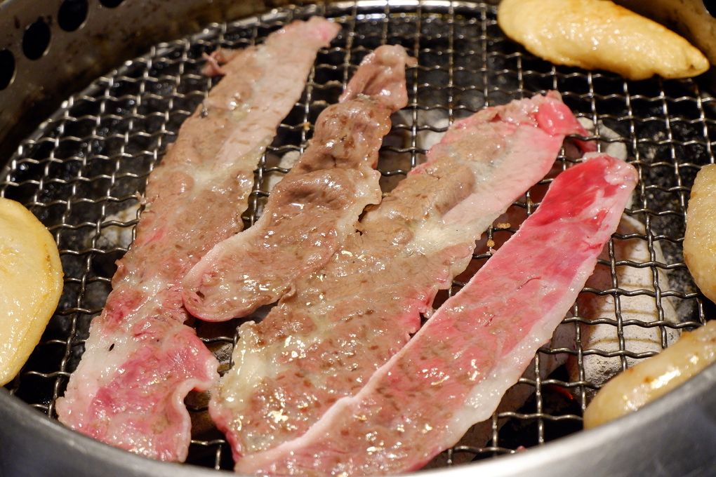 【用心生活】心血來潮的新燒肉店開箱心得 @貝大小姐的多元心宇宙