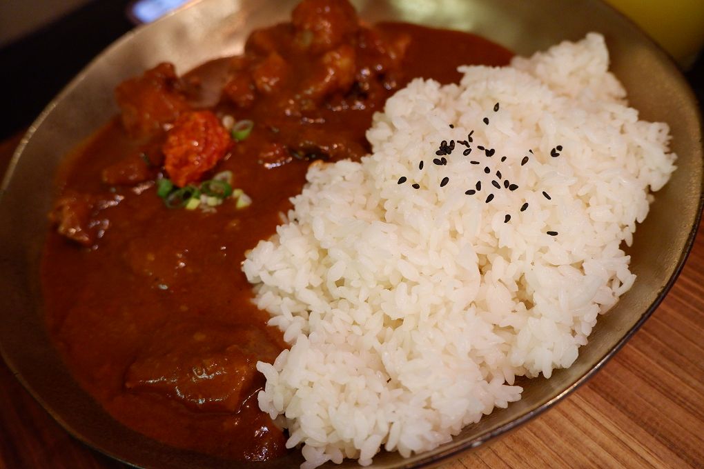 【中和 咖哩飯推薦】一星名店人生的咖哩味 中和店 門前隱味牛肉麵的新品牌牛筋牛肋咖哩飯 @貝大小姐的多元心宇宙