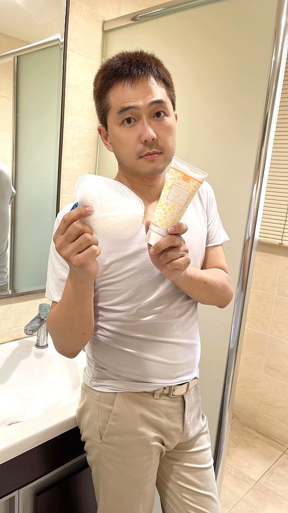 【網購洗面乳推薦】LC品愛 淨膚火山泥洗面乳 採用日本櫻島火山泥白砂微粒子能夠幫臉部做深層清潔！ @貝大小姐的多元心宇宙
