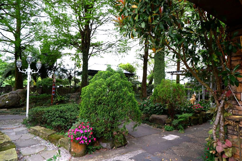 【宜蘭 冬山民宿推薦】芯園 我的夢中城堡 宜蘭親子民宿  入住可以免費借一套華麗的禮服，穿著禮服享用下午茶，讓你一秒鐘飛歐洲！ @貝大小姐的多元心宇宙
