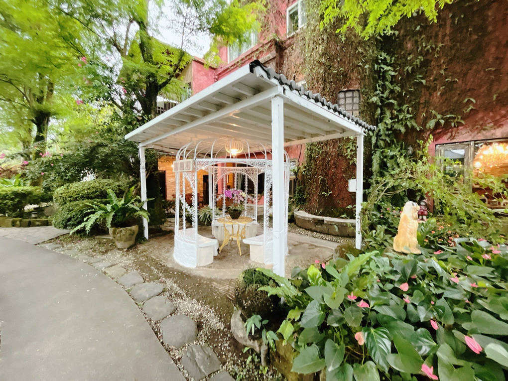 【宜蘭 冬山民宿推薦】芯園 我的夢中城堡 宜蘭親子民宿  入住可以免費借一套華麗的禮服，穿著禮服享用下午茶，讓你一秒鐘飛歐洲！ @貝大小姐的多元心宇宙