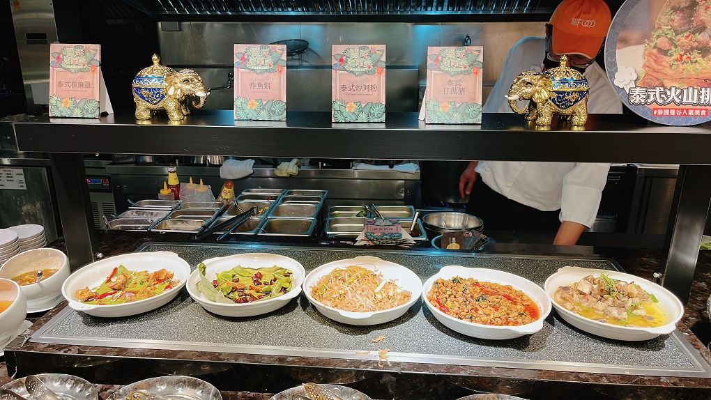 【大直 吃到飽餐廳】大直典華 豐FOOD．海陸百匯 今年夏天「東南亞季」開跑囉！午餐/下午餐/晚餐吃到飽，品嚐最FOOD東南亞風味的特色美食，讓你一秒身處東南亞！ @貝大小姐的多元心宇宙
