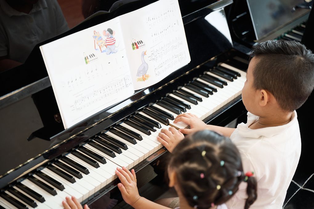 【士林音樂教室】瑪姬音樂教室 孩子們在任何時刻的快樂唱歌當下，就是一場音樂饗宴、想像就是繪畫創意的來源！ @貝大小姐的多元心宇宙