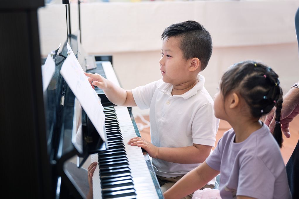 【士林音樂教室】瑪姬音樂教室 孩子們在任何時刻的快樂唱歌當下，就是一場音樂饗宴、想像就是繪畫創意的來源！ @貝大小姐的多元心宇宙