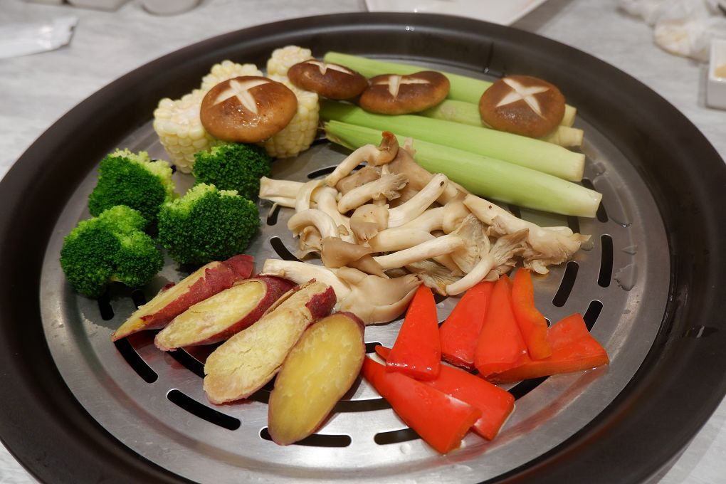 【新莊美食推薦】新莊典華的濤濤海鮮蒸氣鍋 吃的到食物最原始的鮮甜 讓你的健康無負擔！ @貝大小姐的多元心宇宙
