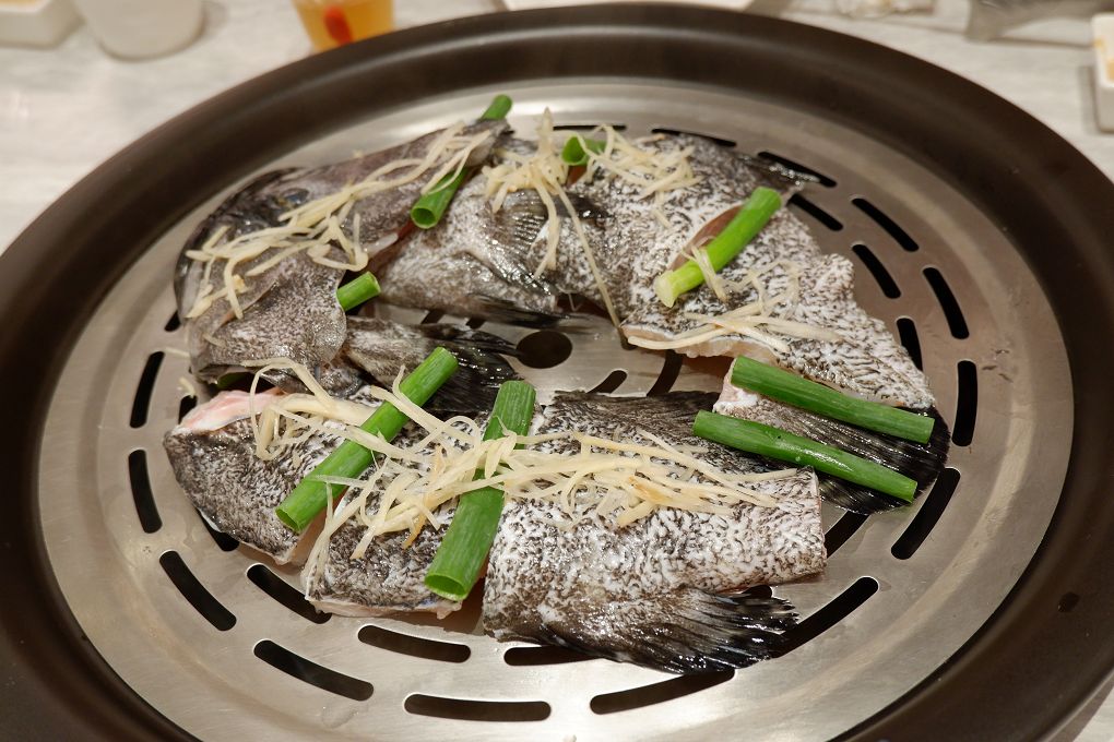 【新莊美食推薦】新莊典華的濤濤海鮮蒸氣鍋 吃的到食物最原始的鮮甜 讓你的健康無負擔！ @貝大小姐的多元心宇宙