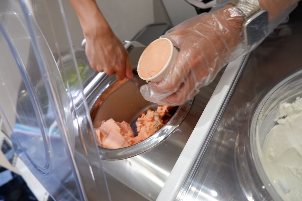 【東門捷運站美食 推薦】8％ ice 冰淇淋專賣店 不定期舉辦 8%ice 音廳:微型音會 現場演奏，改變一下視覺、聽覺與味蕾，讓一份8％ ice冰品伴隨著美妙的樂聲，成為你生活中無限∞美好的開端！ @貝大小姐的多元心宇宙