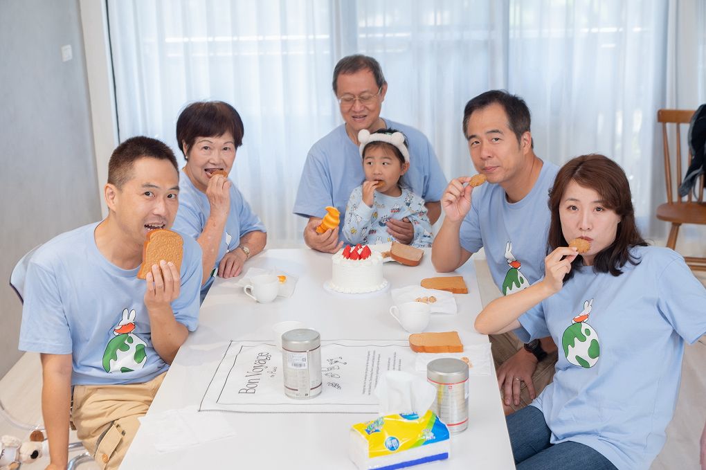 【網購中秋禮盒】魔法熊熊手作烘焙中秋禮盒 一盒四入烘焙甜點的事事順心禮盒，大小適中、份量剛好 ，是送給單身或小家庭的朋友最棒的選擇！ @貝大小姐的多元心宇宙
