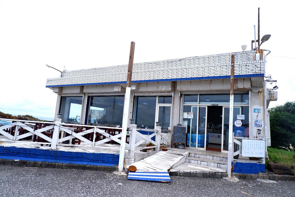 【貢寮活鮑魚料理】東北角海洋牧場 是最早期合法的潮間帶放養九孔、鮑魚的養殖池，更有著遼闊的視野及新鮮的鮑魚及海鮮，是貢寮無敵海景第一排、最適合欣賞潮汐的景觀餐廳！ @貝大小姐的多元心宇宙