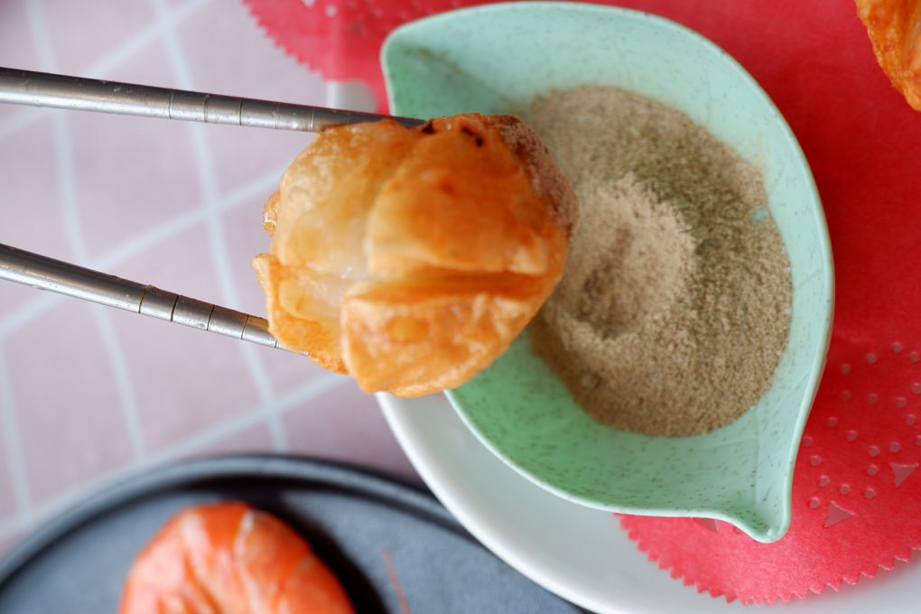 【貢寮活鮑魚料理】東北角海洋牧場 是最早期合法的潮間帶放養九孔、鮑魚的養殖池，更有著遼闊的視野及新鮮的鮑魚及海鮮，是貢寮無敵海景第一排、最適合欣賞潮汐的景觀餐廳！ @貝大小姐的多元心宇宙