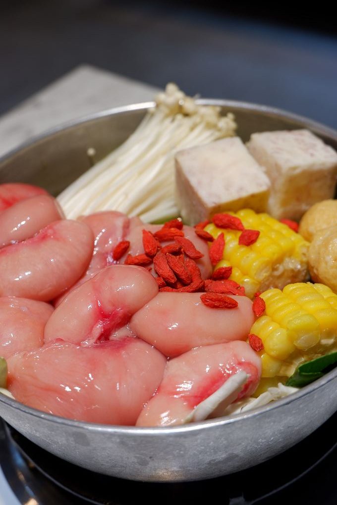 【板橋 小火鍋推薦】同伙小火鍋 板橋漢生西店 煮著自己專屬的火鍋配料，不必費心跟老闆討論哪些想吃、哪些不要，不只是火鍋料，連青菜都可以自己選擇，對於肉肉的誘惑力毫無招架，想要雙倍的肉量也是輕鬆點選！ @貝大小姐的多元心宇宙