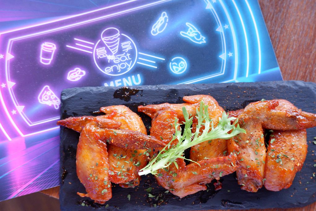 【林口 美式餐廳推薦】Eat enjoy 意享美式廚房 林口店  家庭（族）聚會透過美食讓後此更了解彼此，意享林口店有最舒適的聚餐空間，以及一家大小都愛的各式美食！ @貝大小姐的多元心宇宙