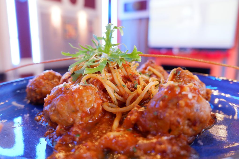 【林口 美式餐廳推薦】Eat enjoy 意享美式廚房 林口店  家庭（族）聚會透過美食讓後此更了解彼此，意享林口店有最舒適的聚餐空間，以及一家大小都愛的各式美食！ @貝大小姐的多元心宇宙