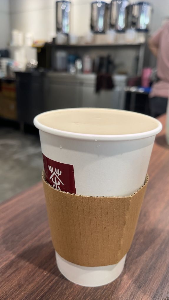 【中和手搖飲推薦】茶二坊-遠東世紀  從種茶、製茶、泡茶到飲茶，每個人都可以依照自己的生活習慣與喜好做選擇，每一口扎扎實實的茶香與回甘的尾韻都是上天的禮物，歷經四季的變化與氣候的考驗，才能得到每一口沁入心扉的香醇！ @貝大小姐的多元心宇宙