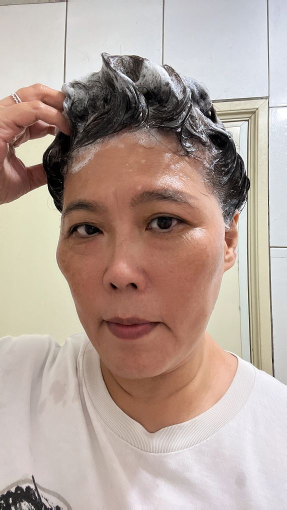 【網購洗髮潔膚露推薦】超能橘洗髮潔膚露 無添加人工色素及矽靈的堅持，每一滴都清徹透明，藍銅胜肽、SDC專利成分從頭皮到髮稍的呵護，讓自己從頭開始由內而外，都讓茶樹精油與柑橘精油深層洗淨！ @貝大小姐的多元心宇宙
