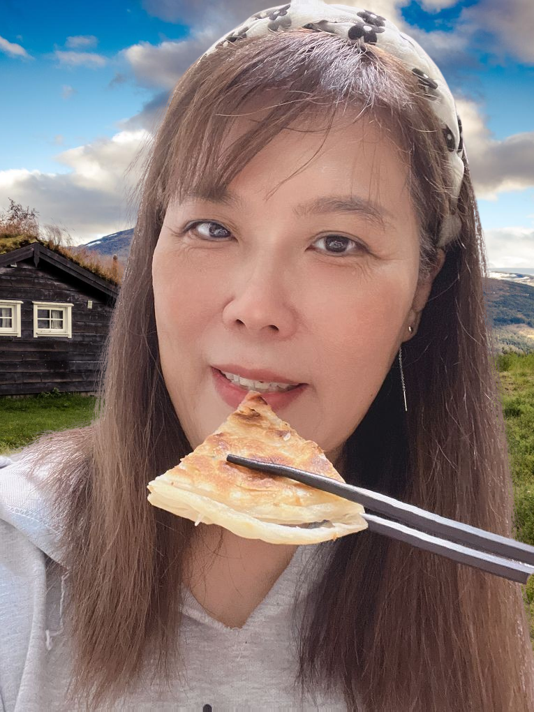 【網購蔥油餅推薦】三食六島熱銷商品-依嬤手工蔥油餅，甩開油膩膩的口感，乾煎不需加油，更無需任何廚藝或熟飪經驗，就能煎得外酥內軟又有 Q 勁！ @貝大小姐的多元心宇宙