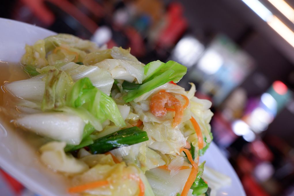 【宜蘭美食】百匯窯烤雞餐廳 不僅是窯烤雞厲害，海鮮及熱炒每一道都非常具有競爭力， 菜色眾多、CP值高，還有適合搭配餐食的各式飲料及酒類 @貝大小姐的多元心宇宙
