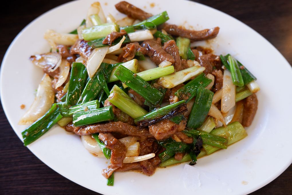 【宜蘭美食】百匯窯烤雞餐廳 不僅是窯烤雞厲害，海鮮及熱炒每一道都非常具有競爭力， 菜色眾多、CP值高，還有適合搭配餐食的各式飲料及酒類 @貝大小姐的多元心宇宙