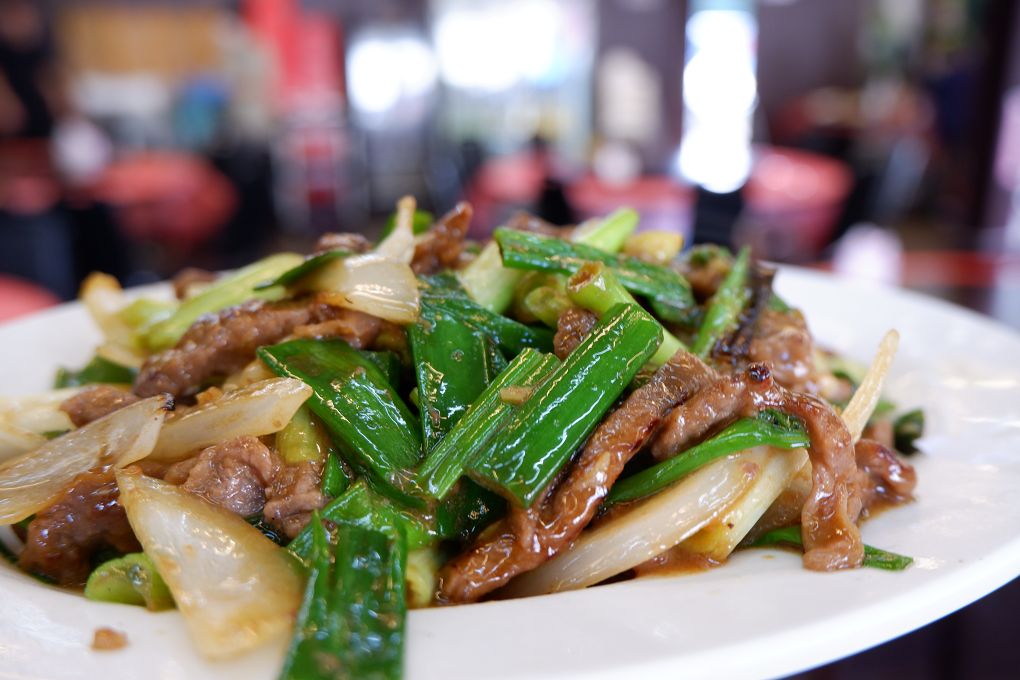 【宜蘭美食】百匯窯烤雞餐廳 不僅是窯烤雞厲害，海鮮及熱炒每一道都非常具有競爭力， 菜色眾多、CP值高，還有適合搭配餐食的各式飲料及酒類 @貝大小姐的多元心宇宙