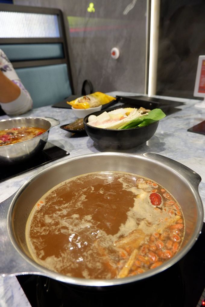 【台北 大同區火鍋】第九站精緻鍋品 各自享受自己喜歡的湯頭，一起share各種套餐的食材，讓吃火鍋也能展現自己獨特的個性！ @貝大小姐的多元心宇宙