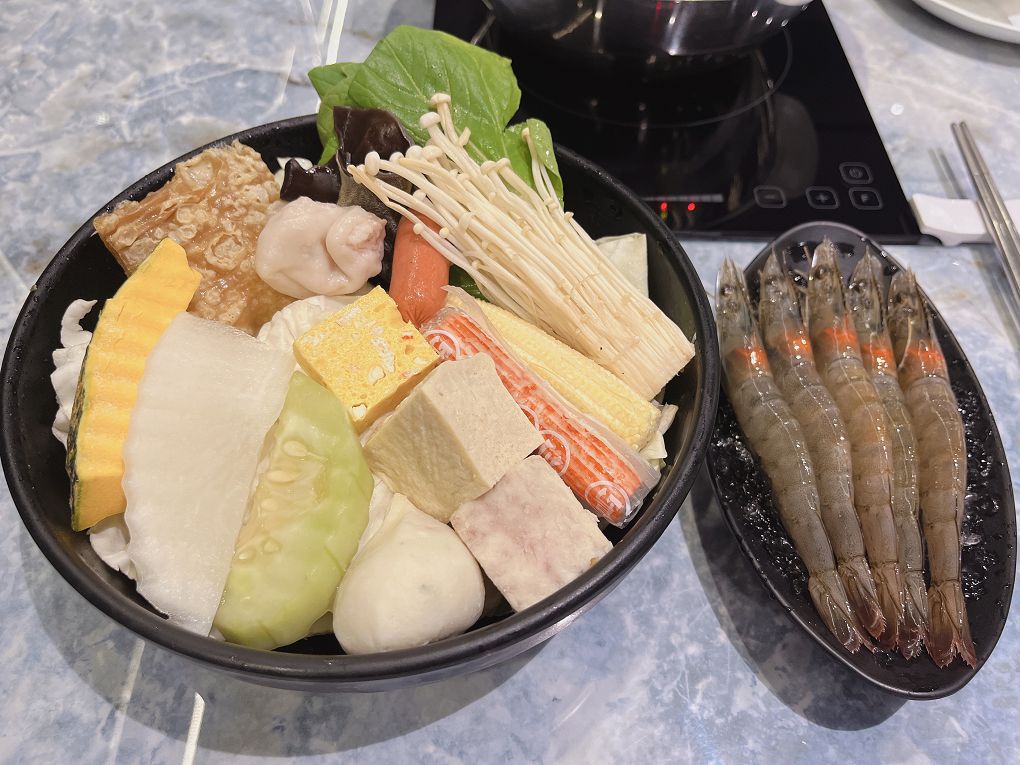 【台北 大同區火鍋】第九站精緻鍋品 各自享受自己喜歡的湯頭，一起share各種套餐的食材，讓吃火鍋也能展現自己獨特的個性！ @貝大小姐的多元心宇宙