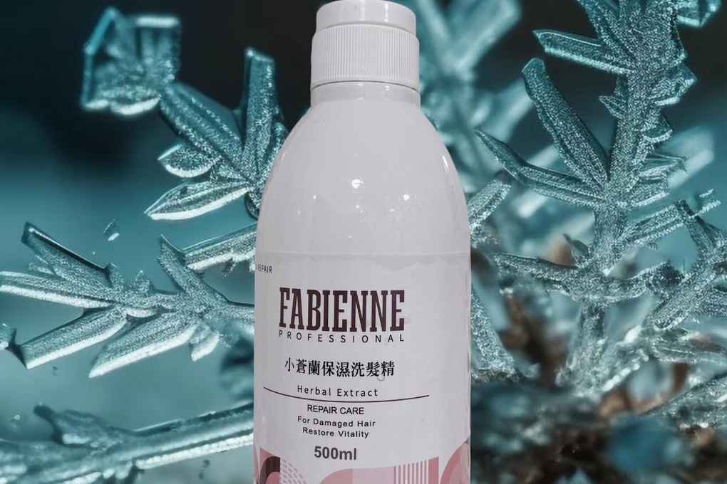 【網購洗髮精推薦】法比娜小蒼蘭保濕洗髮精 不論是香味、洗淨力以及滋潤度，都是貝大小姐滿意的！ @貝大小姐的多元心宇宙