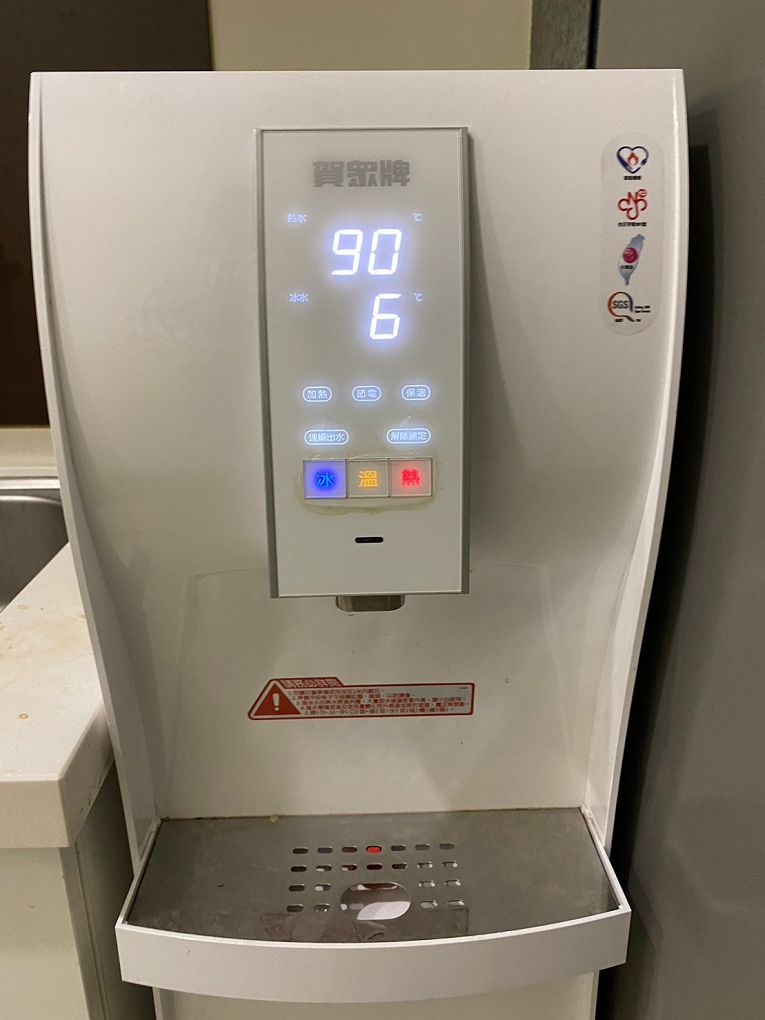 【台南安平包棟民宿推薦】衡定理民宿 每一張床墊、每一顆枕頭都不輸5星級飯店，使用的每一款備品都有著衡定理獨特的記憶點，細細品味衡定理空間裡極簡又極奢的衡定理！ @貝大小姐的多元心宇宙