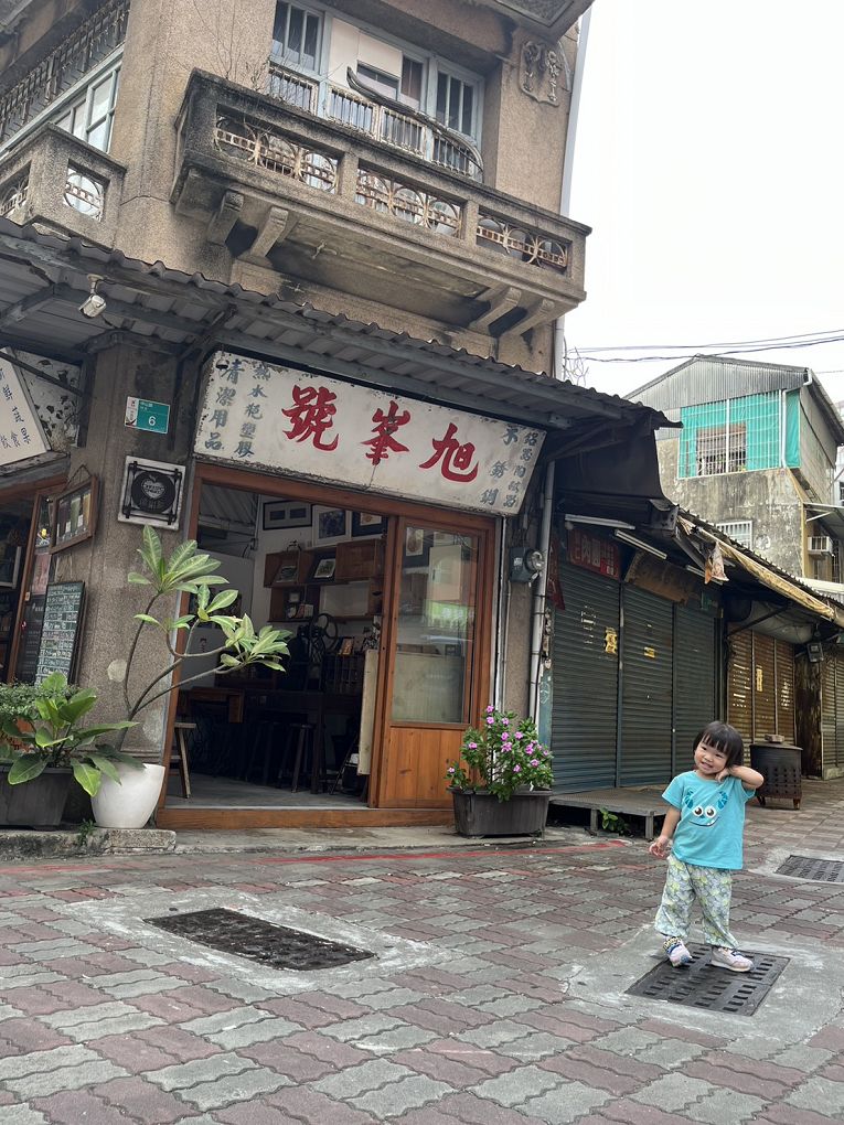 【台南安平包棟民宿推薦】衡定理民宿 每一張床墊、每一顆枕頭都不輸5星級飯店，使用的每一款備品都有著衡定理獨特的記憶點，細細品味衡定理空間裡極簡又極奢的衡定理！ @貝大小姐的多元心宇宙