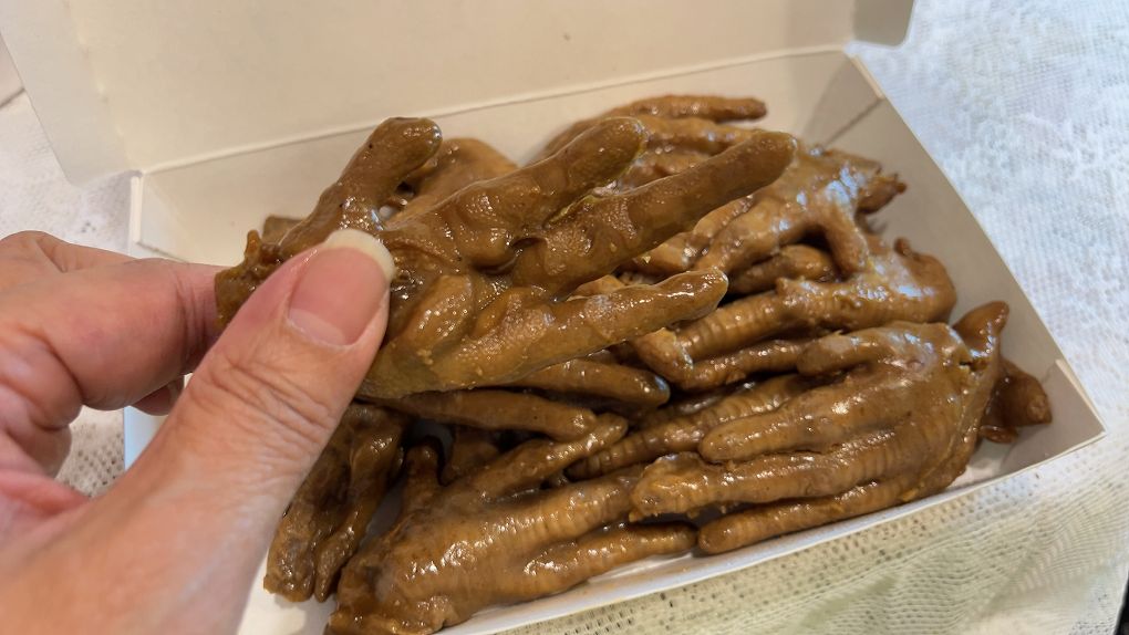 【網購雞腳凍推薦】黑竹園雞腳凍、滷味 品項超多，每一款都有著食材的特性與風味，休閒、旅遊、點心、消夜、零食你絕對少不了黑竹園！ @貝大小姐的多元心宇宙