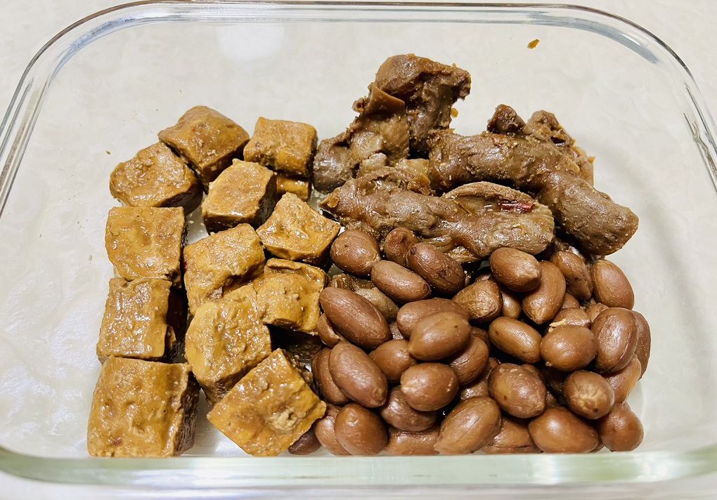【網購雞腳凍推薦】黑竹園雞腳凍、滷味 品項超多，每一款都有著食材的特性與風味，休閒、旅遊、點心、消夜、零食你絕對少不了黑竹園！ @貝大小姐的多元心宇宙