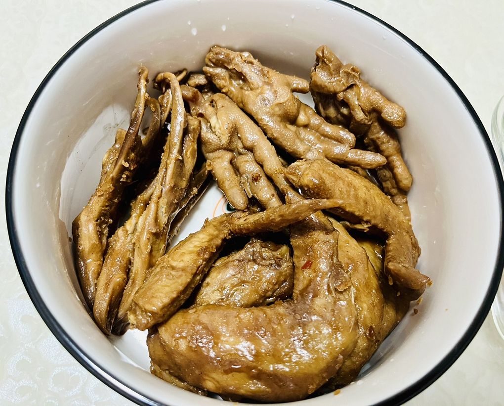 【網購雞腳凍推薦】黑竹園雞腳凍、滷味 品項超多，每一款都有著食材的特性與風味，休閒、旅遊、點心、消夜、零食你絕對少不了黑竹園！ @貝大小姐的多元心宇宙